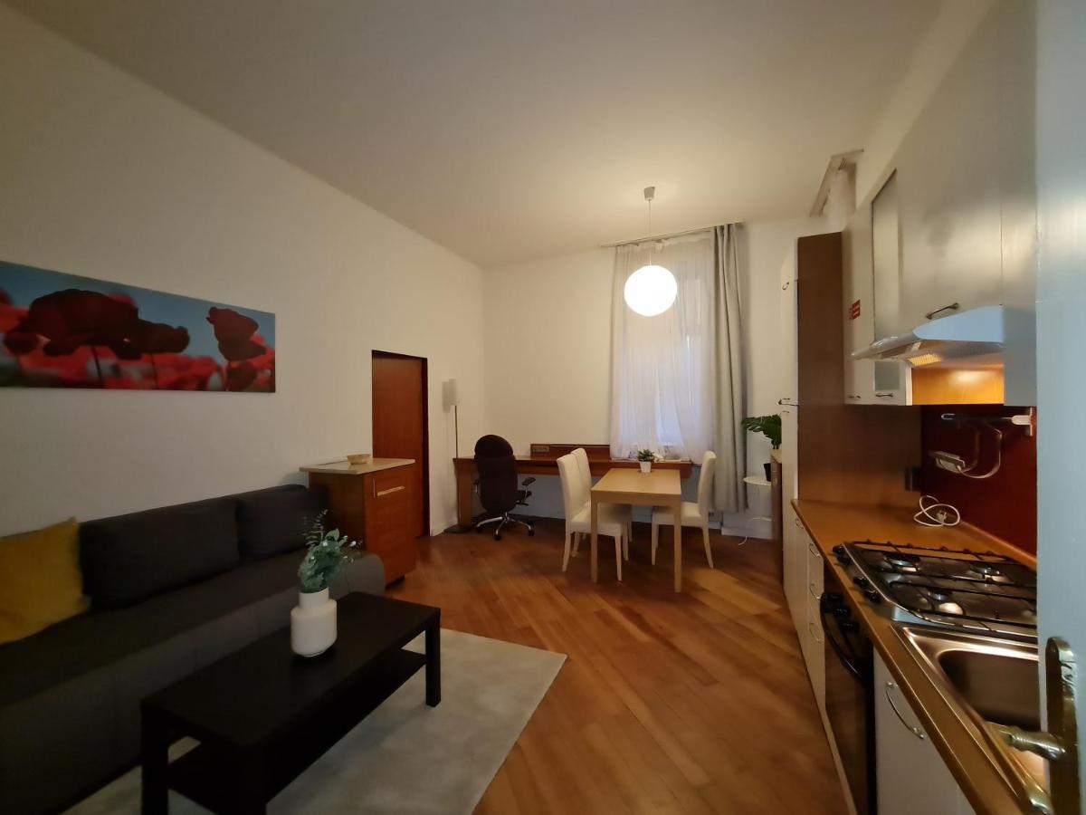 Astronomical Clock Apartments Prague Luaran gambar